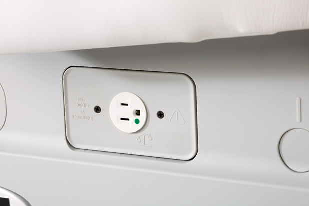 7_626-004-closeup-serial-port-socket-side-profile_168