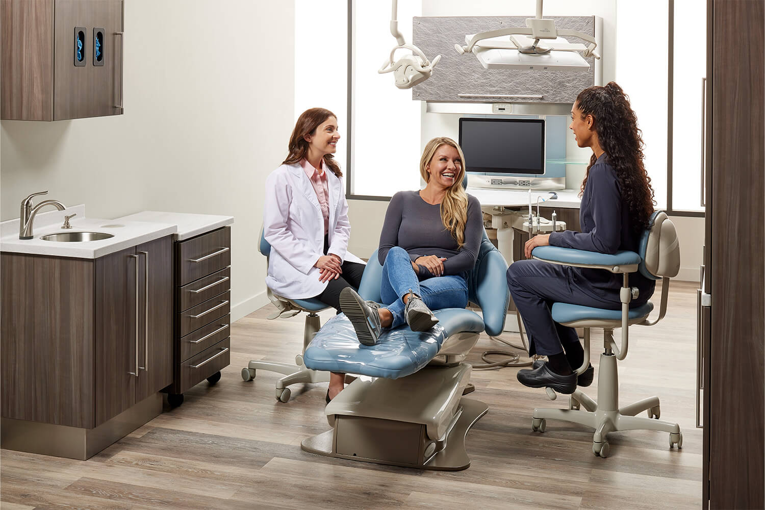 Why Clinical-Grade Dental Cabinets Matter: What to Know Before You Build or Renovate