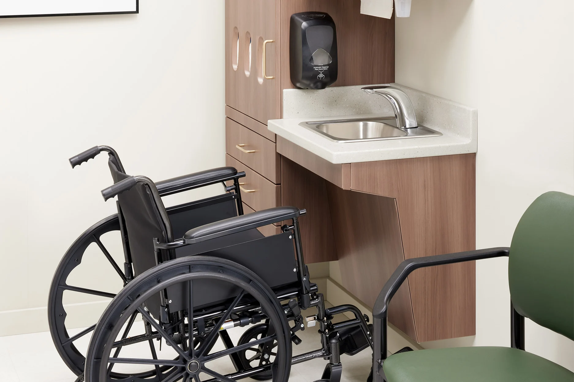 medical exam room layout example with wheelchair and accessible sink
