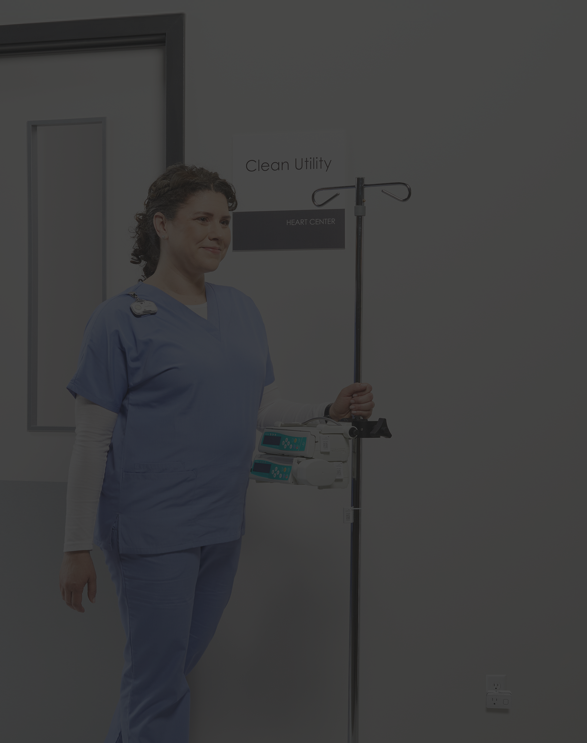 Nurse using Midmark RTLS