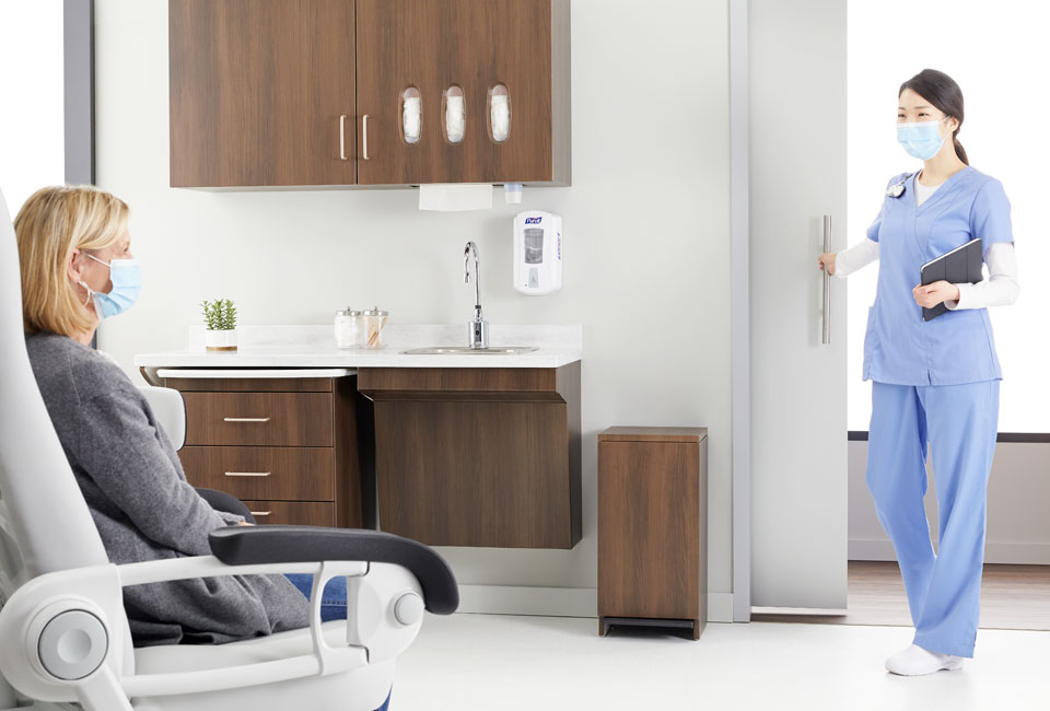 nurse-patient-clinic-mask