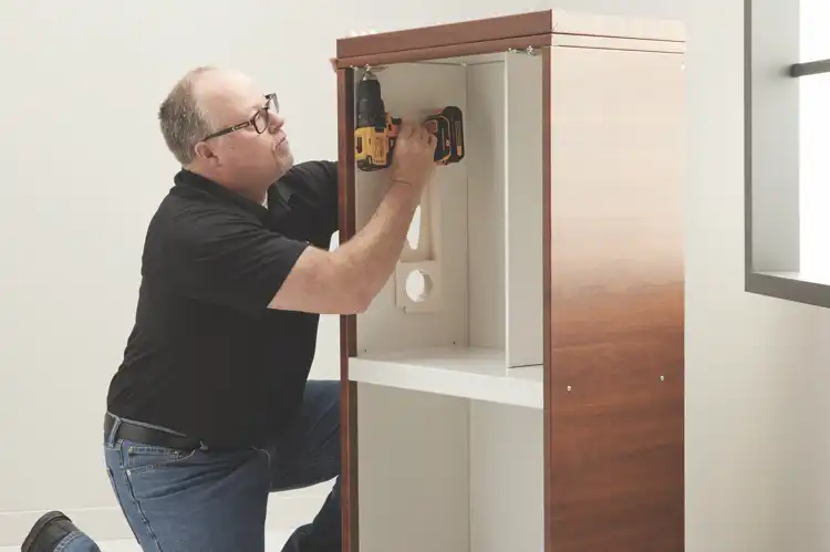 Upper cabinet scribe installation