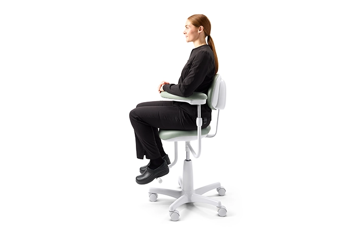 ProductPage-MidmarkDentalAssistantStool-img1-ergonomics-assistant-proper-position-white-sweep