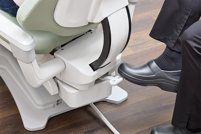 ProductPage-MidmarkDentalChair-img7-back-hygienist-adult-patient-rotating-chair-detail-set