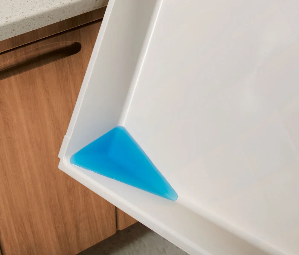 casework_mid_blue_exam_spill_pour
