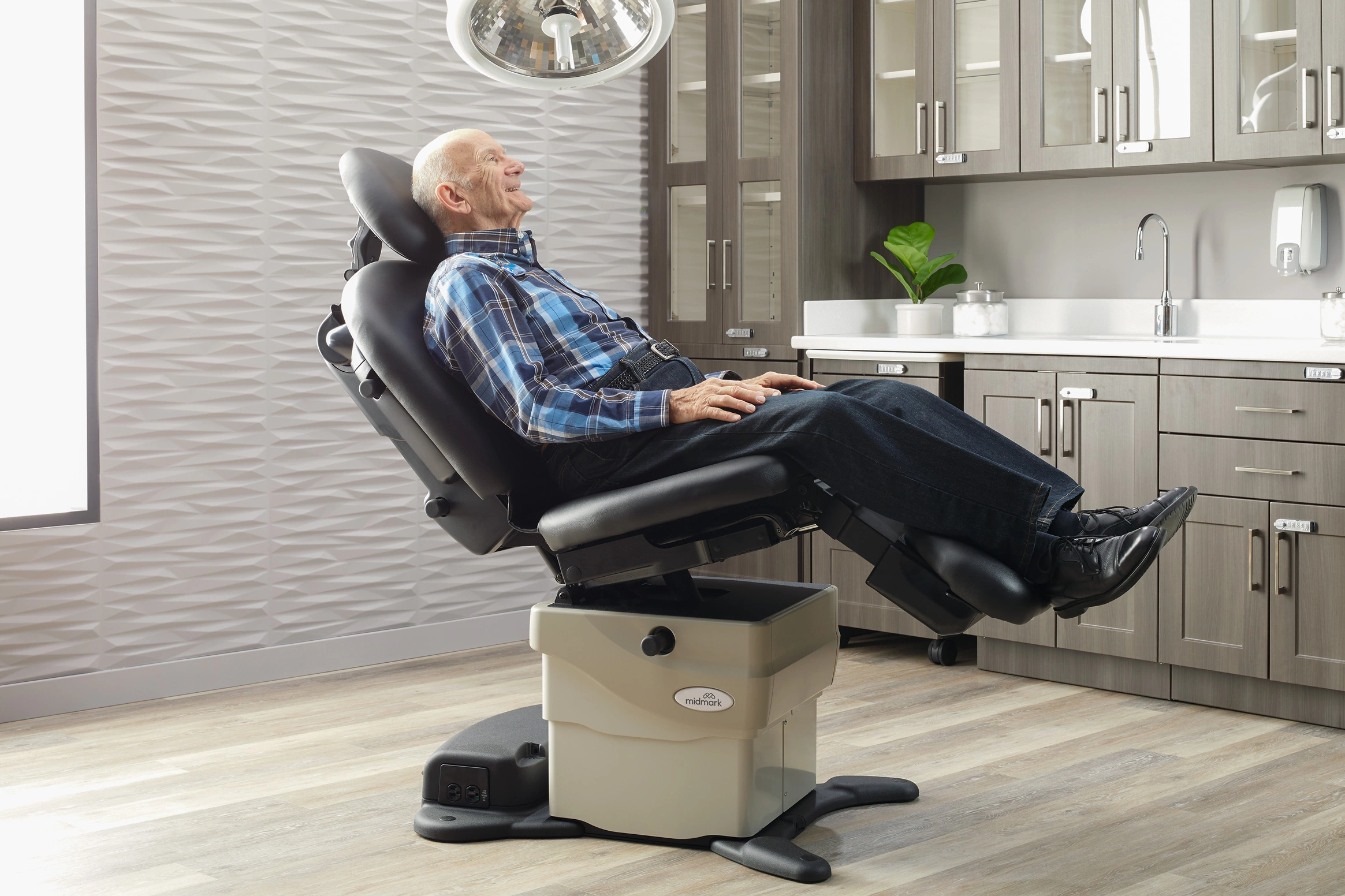 Midmark 630 HUMANFORM Procedure Chair