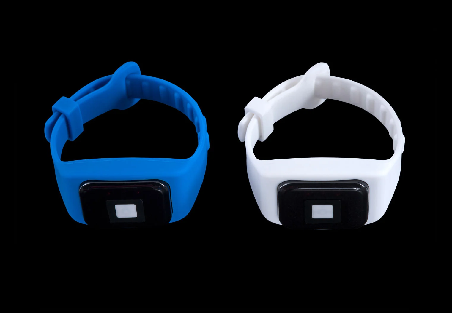 Clearview_Mini_wrist_white_blue_fastened